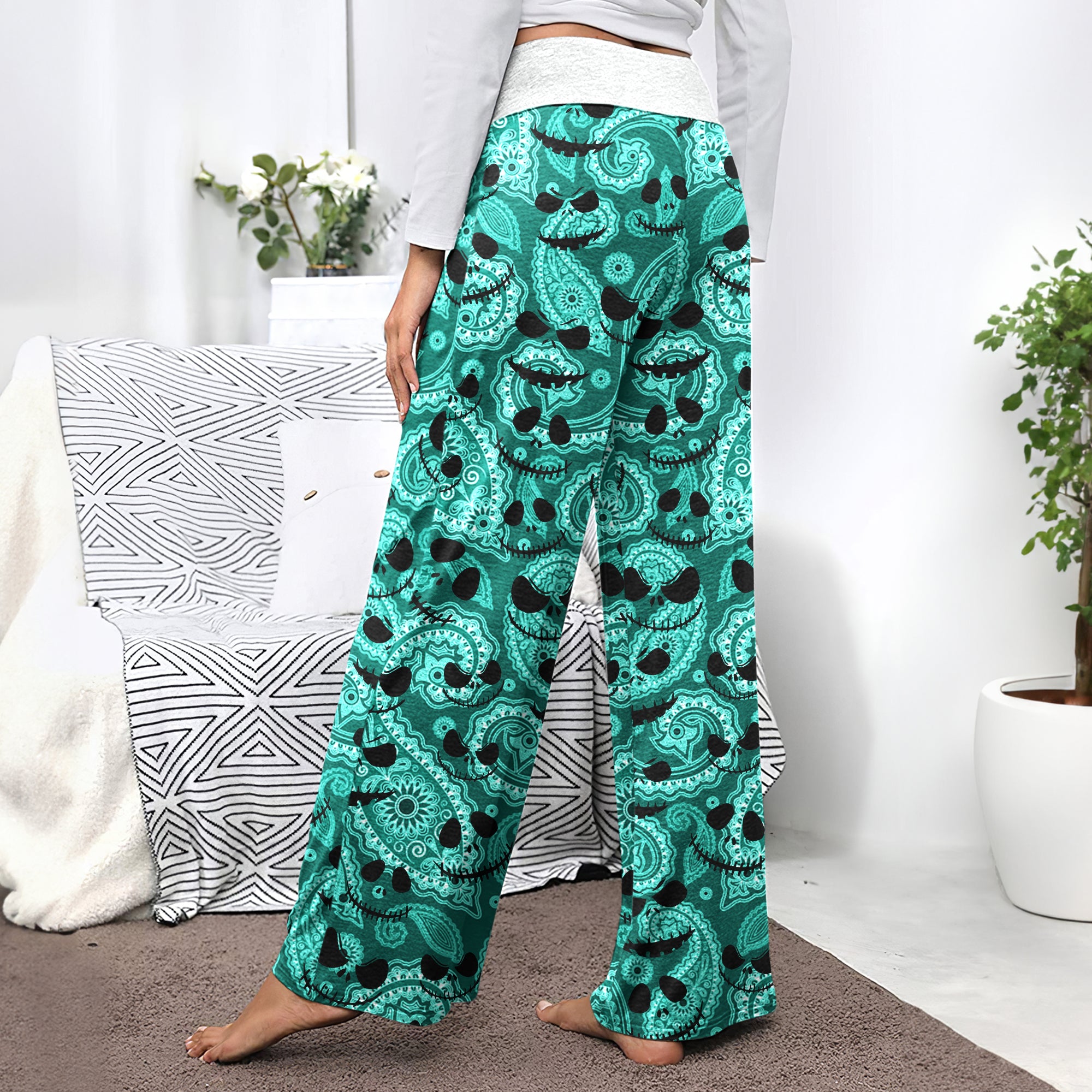 Cyan Whimsical Skull Paisley Women's High-waisted Wide Leg Pants