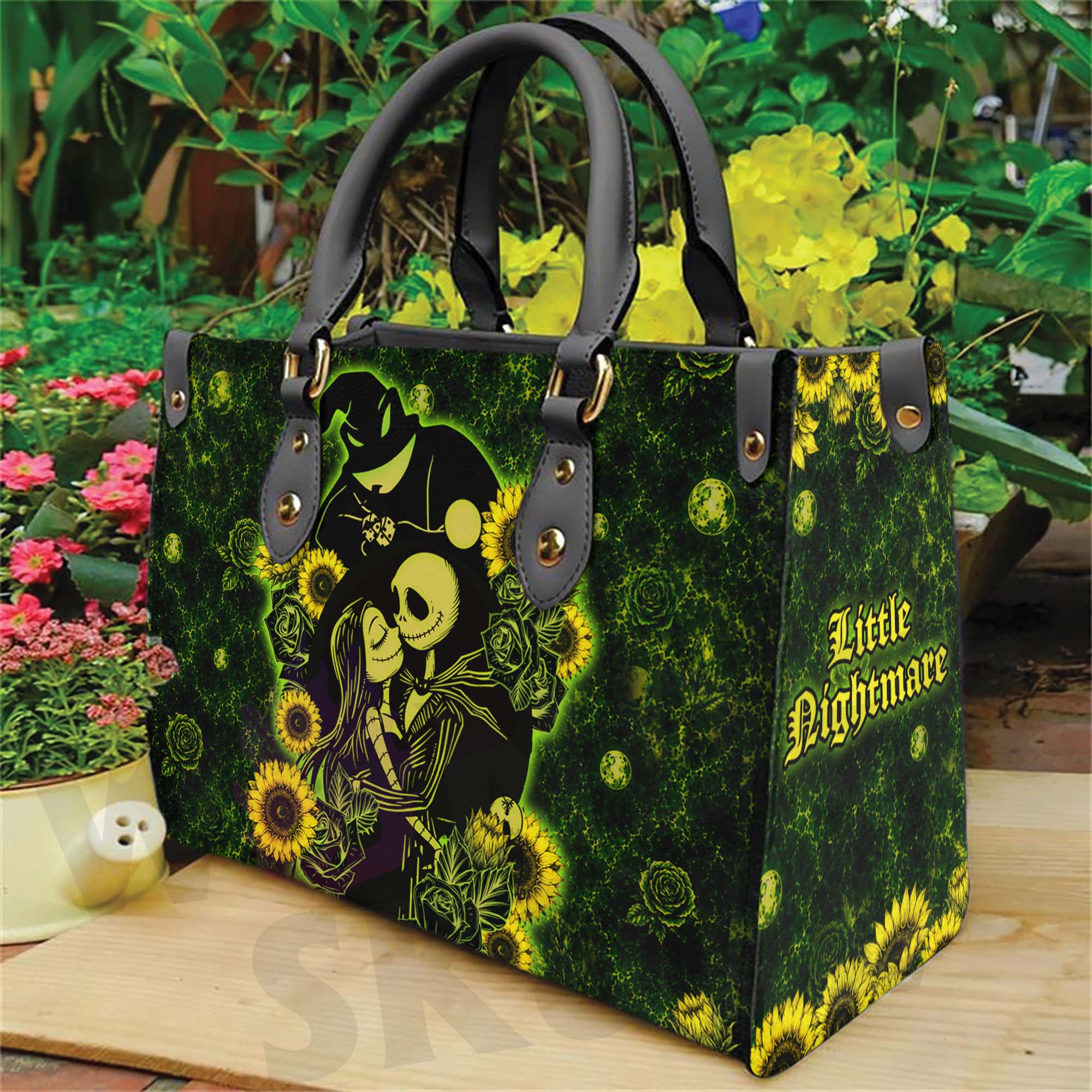 Wonder Skull structured tote bag solves the "I can't find anything in my bag" problem. The aoomy interior fits your tablet, phone, wallet, water bottle, umbrella, and cosmetics — without the overstuffed look. Multiple interior pockets keep everything organized, so you're never digging around at checkout. Reinforced rivet corners and quality metal hardware ensure the bag holds up to daily use. Whether you're heading to work, running errands, or catching a flight, this tote keeps you looking put-together.