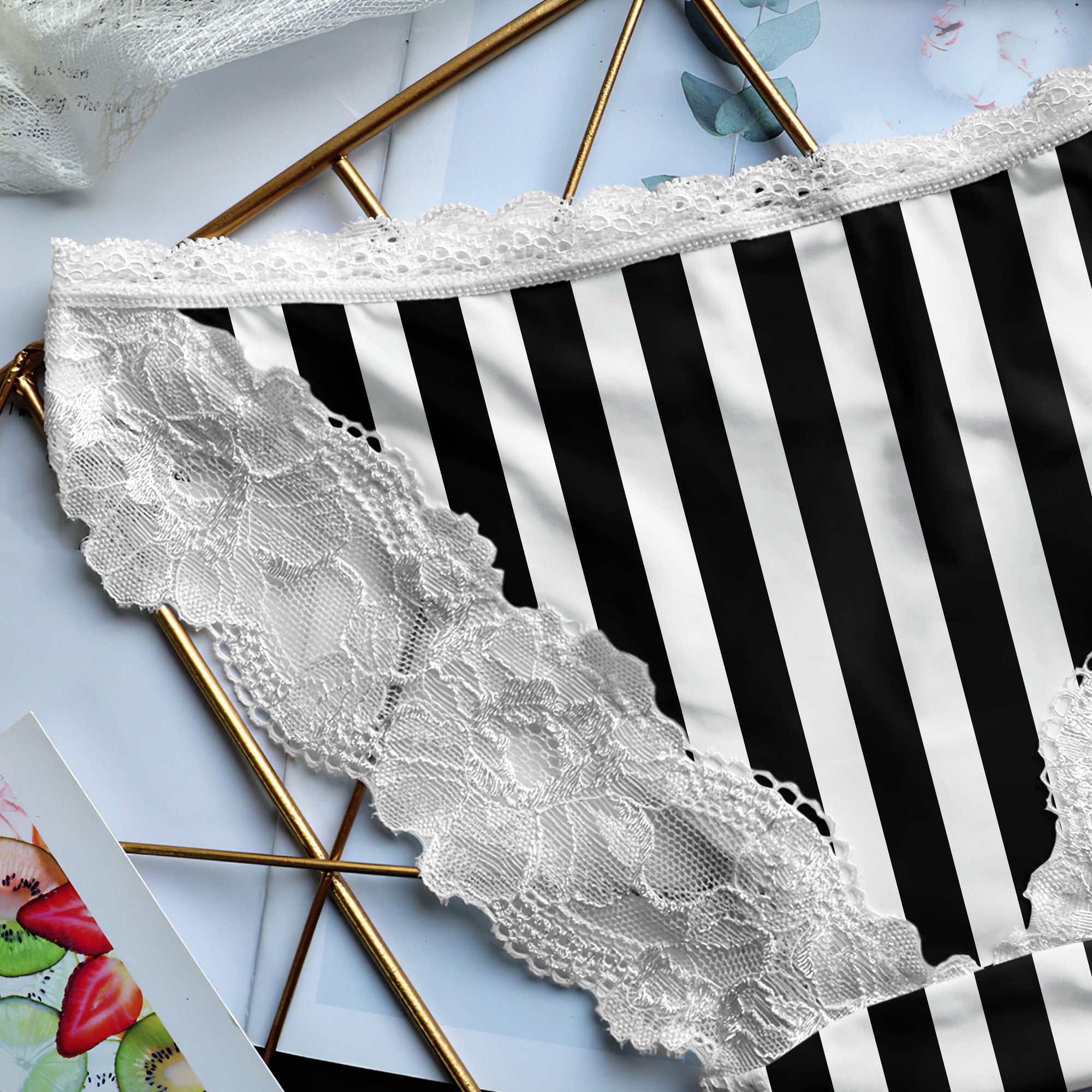 Charm your senses with our Funny & Chic lace panty collection.