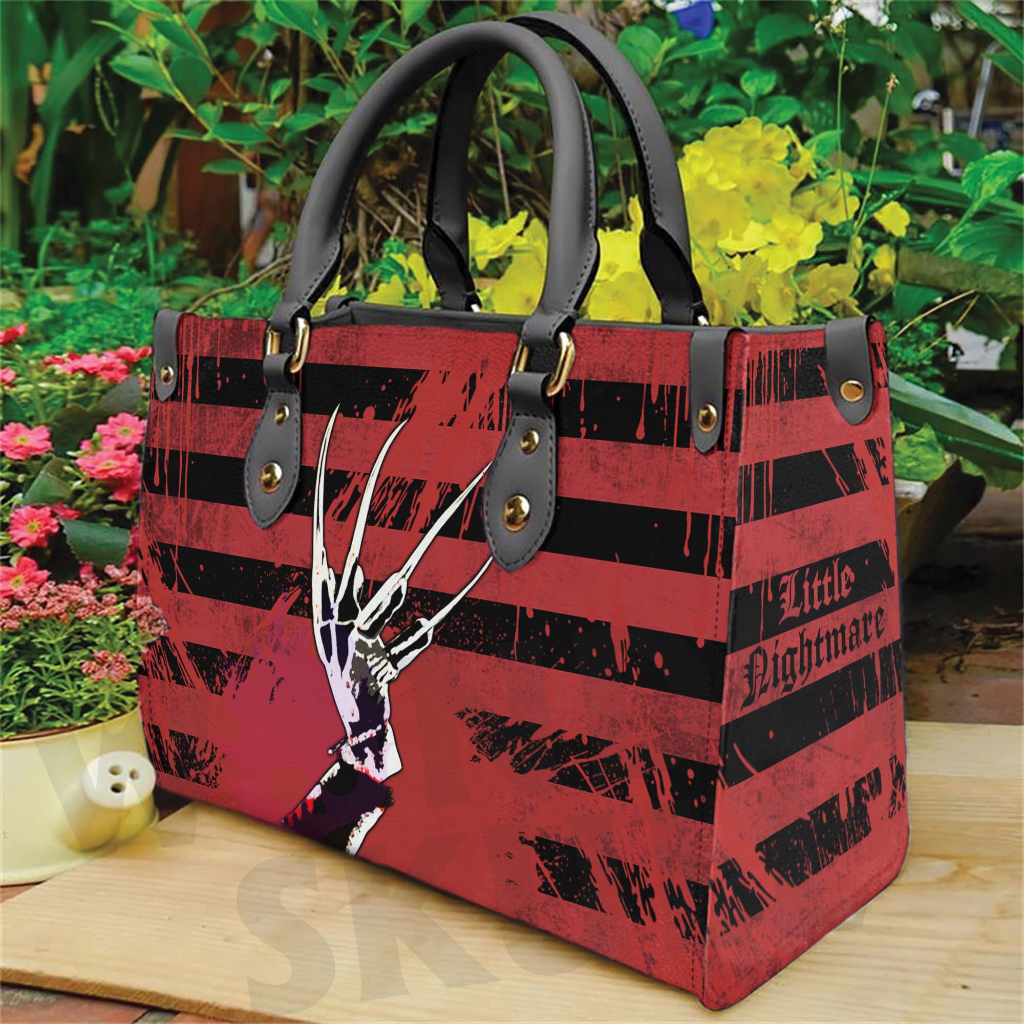 Wonder Skull structured tote bag solves the "I can't find anything in my bag" problem. The aoomy interior fits your tablet, phone, wallet, water bottle, umbrella, and cosmetics — without the overstuffed look. Multiple interior pockets keep everything organized, so you're never digging around at checkout. Reinforced rivet corners and quality metal hardware ensure the bag holds up to daily use. Whether you're heading to work, running errands, or catching a flight, this tote keeps you looking put-together.