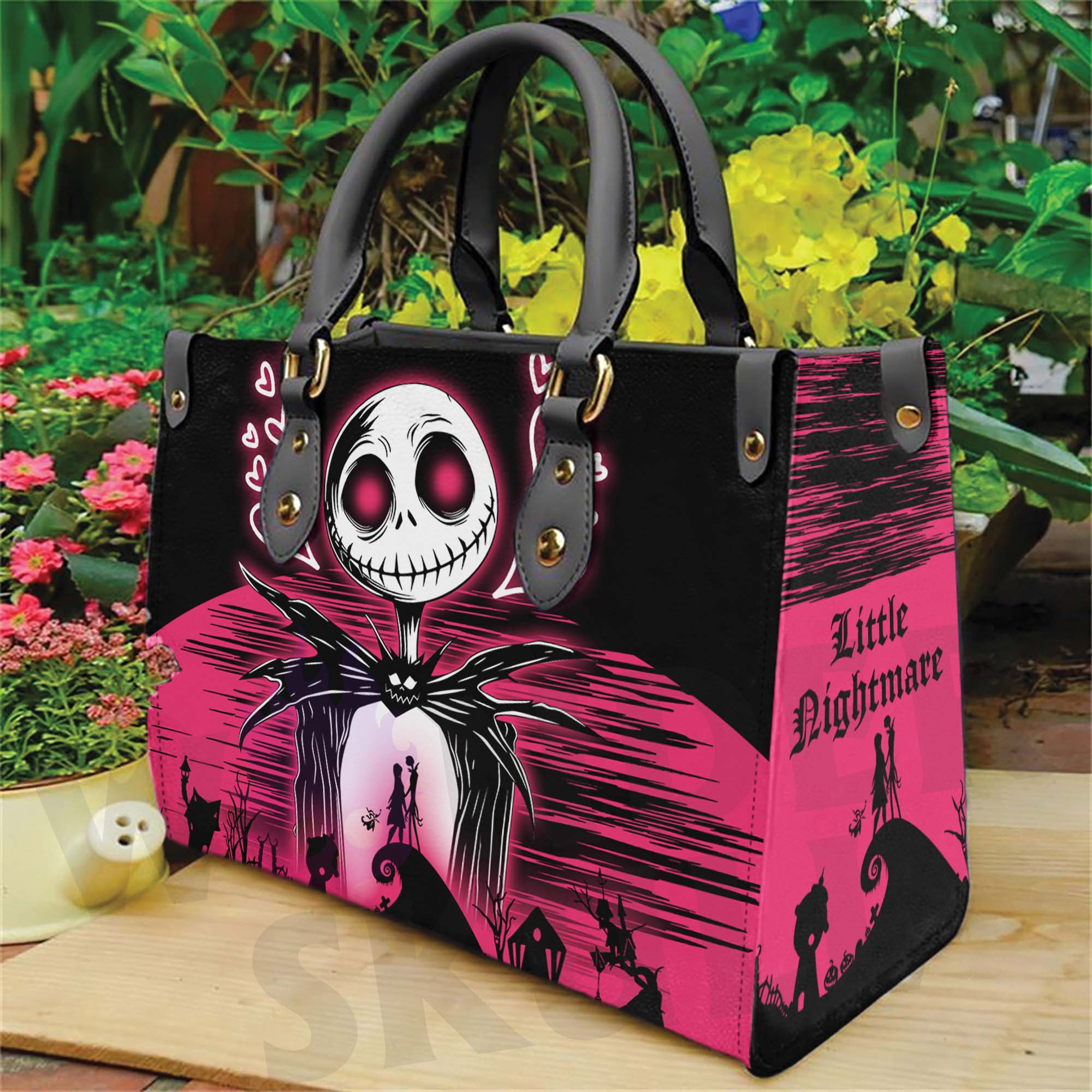 Wonder Skull structured tote bag solves the "I can't find anything in my bag" problem. The aoomy interior fits your tablet, phone, wallet, water bottle, umbrella, and cosmetics — without the overstuffed look. Multiple interior pockets keep everything organized, so you're never digging around at checkout. Reinforced rivet corners and quality metal hardware ensure the bag holds up to daily use. Whether you're heading to work, running errands, or catching a flight, this tote keeps you looking put-together.
