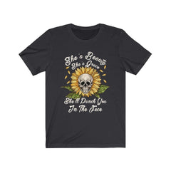 She's Beauty She's Grace She'll Punch You In The Face Skull T-shirt - Wonder Skull